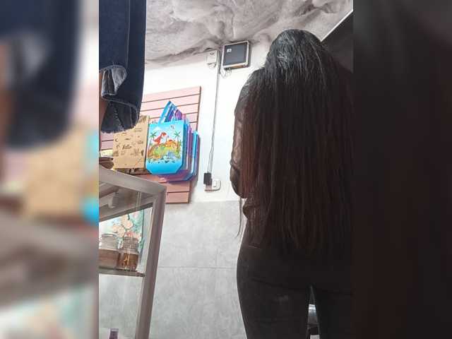 Bella-152 live cam on BongaCams