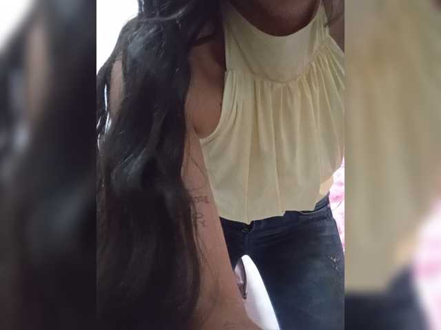 Bella-152 live cam on BongaCams