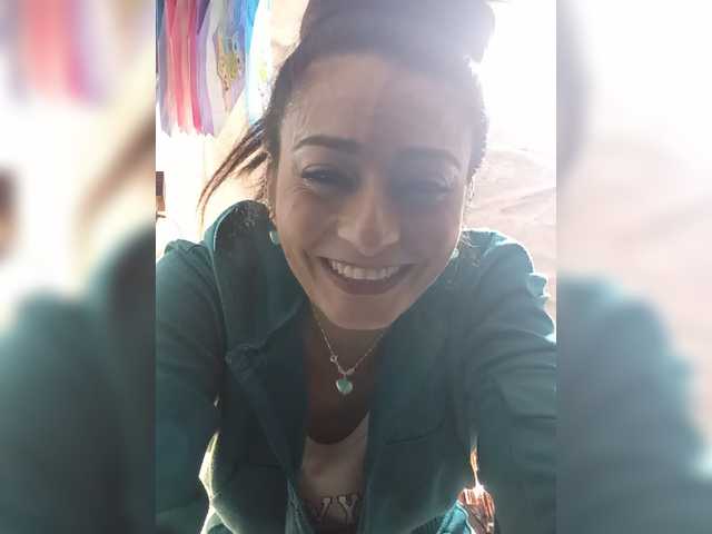Bella-152 live cam on BongaCams