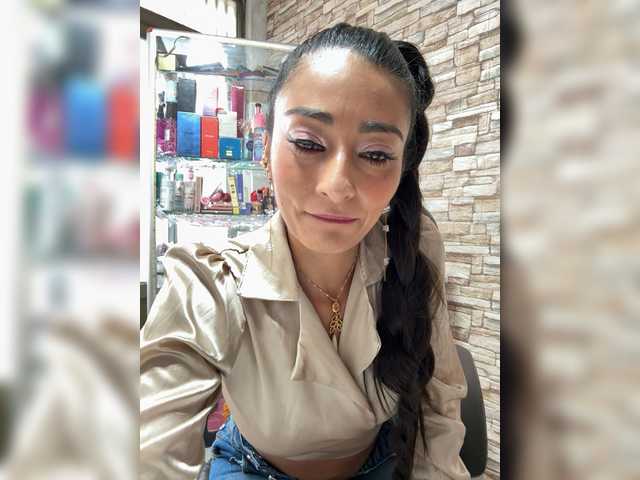 Bella-152's BongaCams show and profile