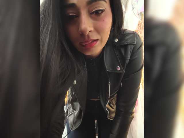 Bella-152 live cam on BongaCams