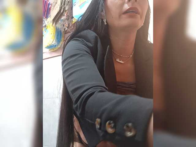 Bella-152 live cam on BongaCams