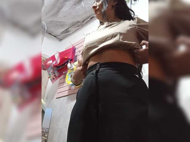 Bella-152 live cam on BongaCams