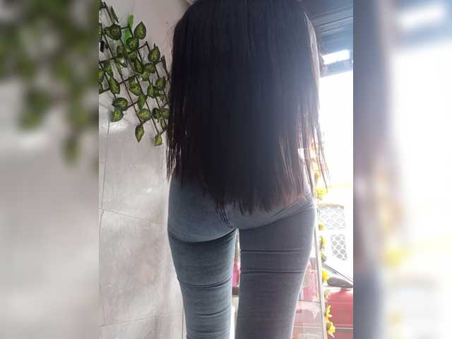 Bella-152 live cam on BongaCams
