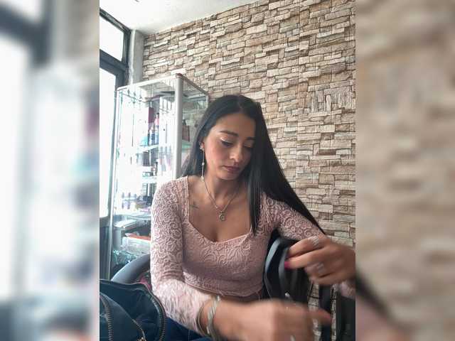 Bella-152's BongaCams show and profile