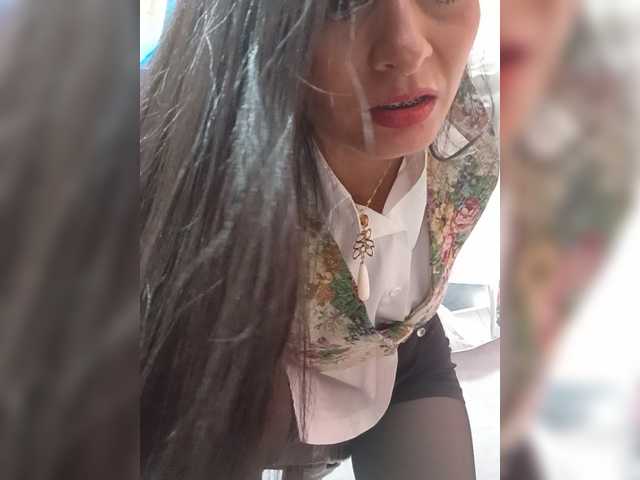 Bella-152 live cam on BongaCams