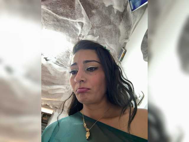 Bella-152 live cam on BongaCams