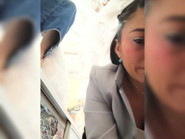 Bella-152 live cam on BongaCams