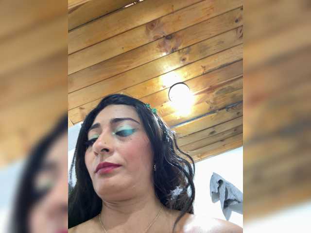 Bella-152 live cam on BongaCams