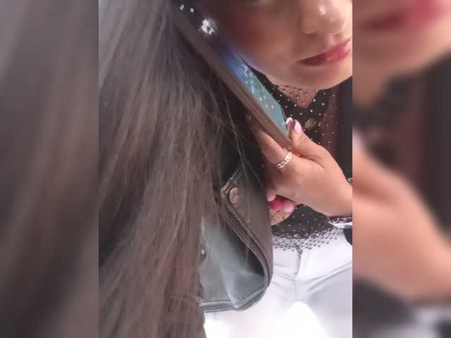 Bella-152 live cam on BongaCams