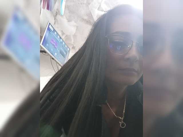 Bella-152 live cam on BongaCams