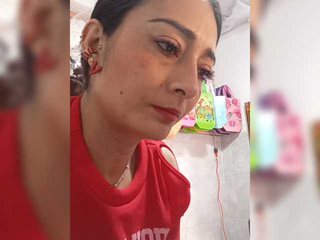 Bella-152 live cam on BongaCams