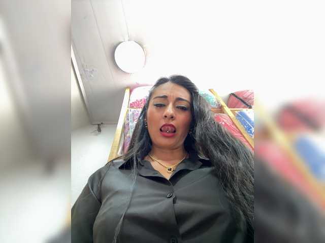 Bella-152's BongaCams show and profile