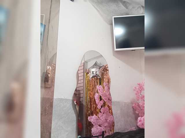 Bella-152 live cam on BongaCams