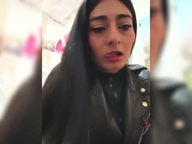 Bella-152 live cam on BongaCams