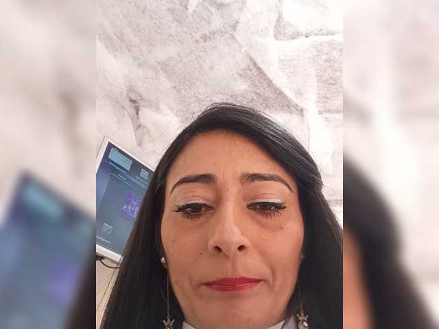 Bella-152 live cam on BongaCams