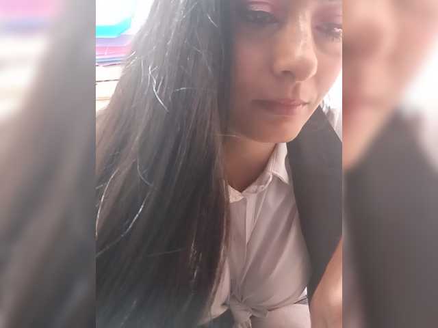 Bella-152 live cam on BongaCams