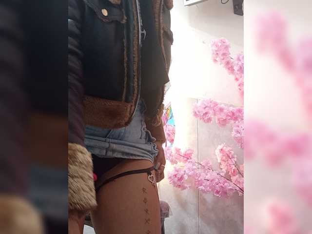 Bella-152 live webcam show