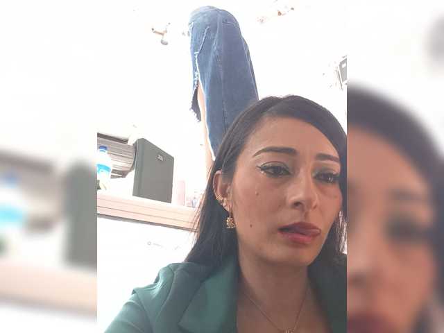 Bella-152 live cam on BongaCams