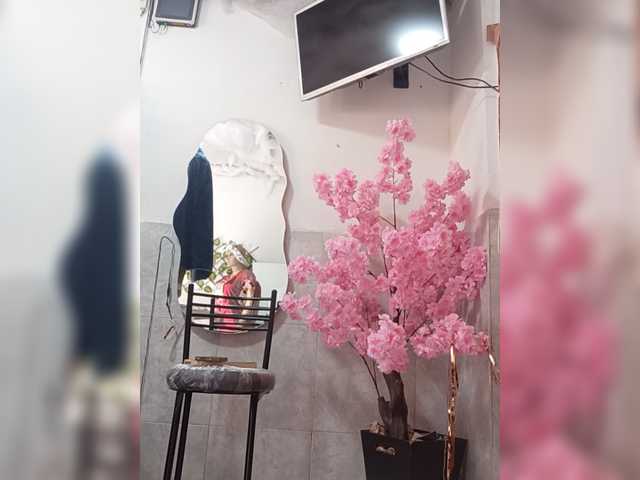Bella-152 live cam on BongaCams