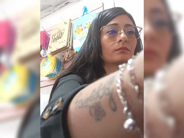 Bella-152 live cam on BongaCams