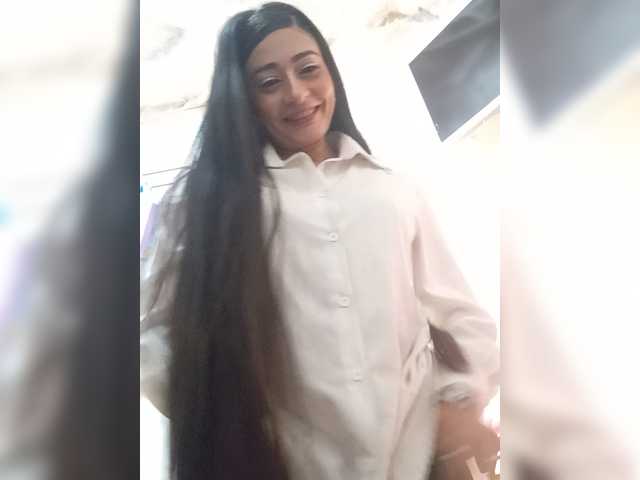 Bella-152 live cam on BongaCams