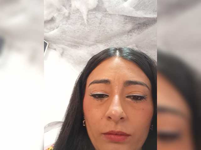 Bella-152 live cam on BongaCams