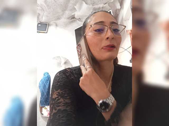 Bella-152 live cam on BongaCams