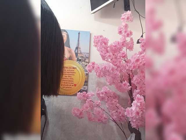 Bella-152 live cam on BongaCams