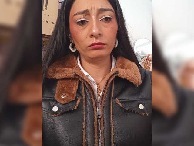 Bella-152 live cam on BongaCams