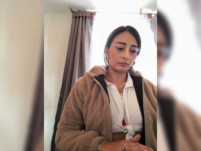 Bella-152's BongaCams show and profile