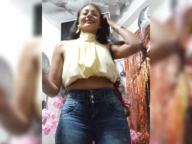 Bella-152 live cam on BongaCams