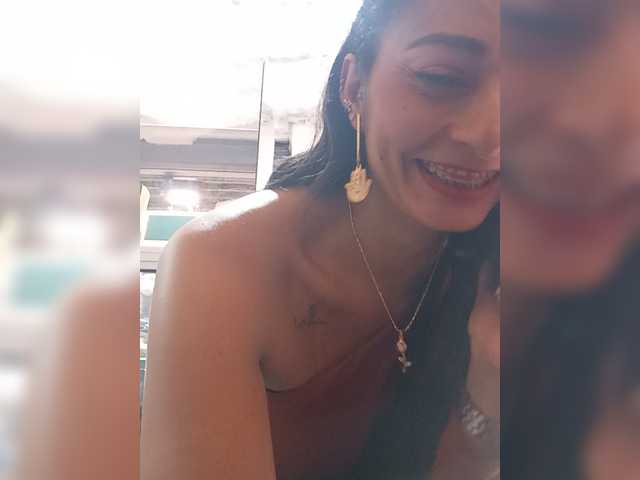 Bella-152 live cam on BongaCams
