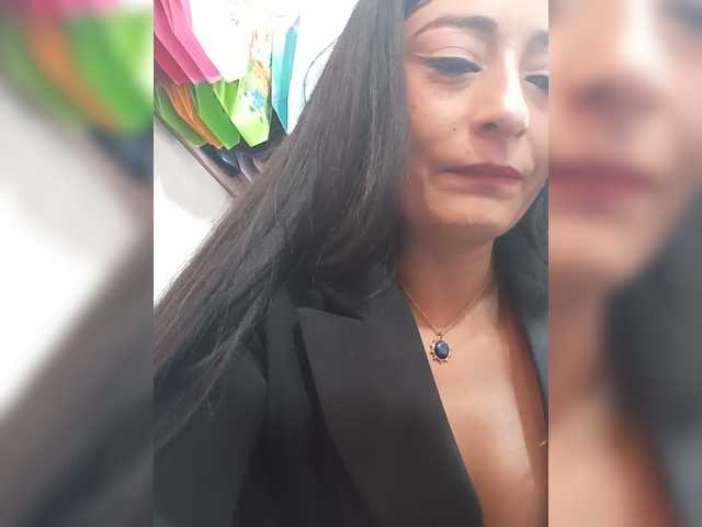 Bella-152 live cam on BongaCams