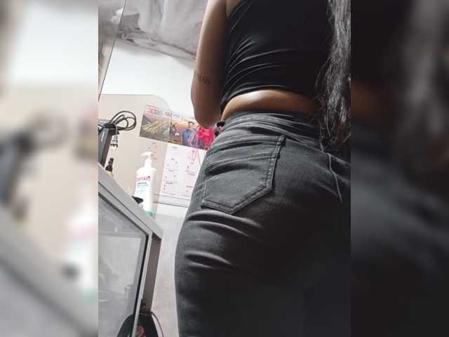 Bella-152 live cam on BongaCams