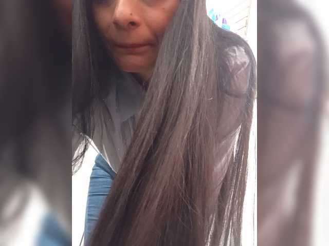 Bella-152 live cam on BongaCams