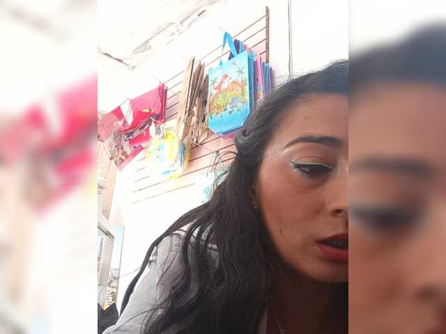 Bella-152 live cam on BongaCams