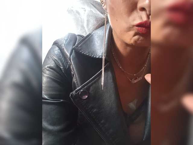 Bella-152 live cam on BongaCams