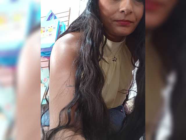 Bella-152 live cam on BongaCams