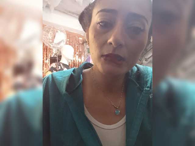 Bella-152 live cam on BongaCams