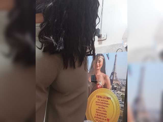 Bella-152 live cam on BongaCams