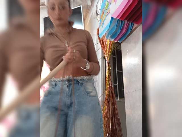 Bella-152 live cam