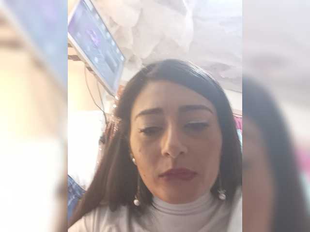 Bella-152 live cam on BongaCams