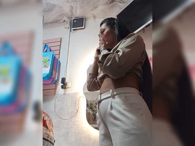 Bella-152 live cam on BongaCams