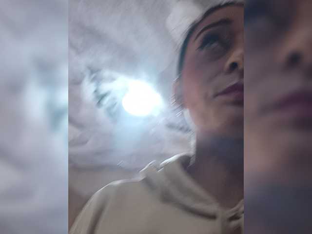 Bella-152 live cam on BongaCams