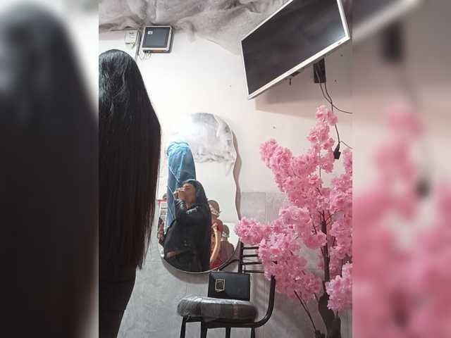 Bella-152 live cam on BongaCams
