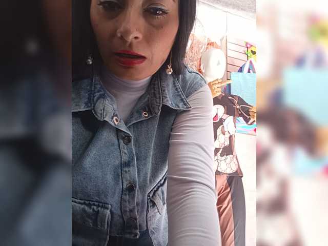 Bella-152 live cam on BongaCams
