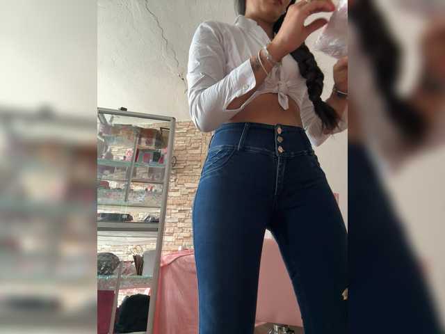 Bella-152's BongaCams show and profile