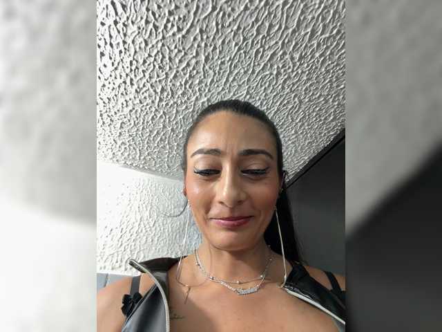 le modèle Bella-152 est en webcam porno dans un show sur le site bongacams, il possède les tags suivants: Latino/Hispanic,Brunette,Shaved