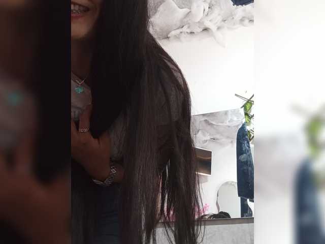 Bella-152 live cam on BongaCams